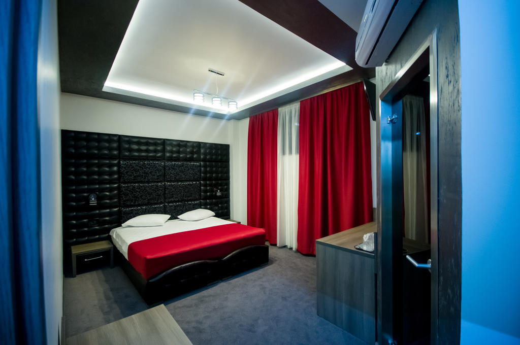 Hotel Aqua Târgu Jiu Buitenkant foto