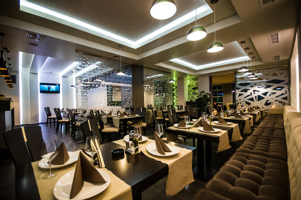 Hotel Aqua Târgu Jiu Buitenkant foto