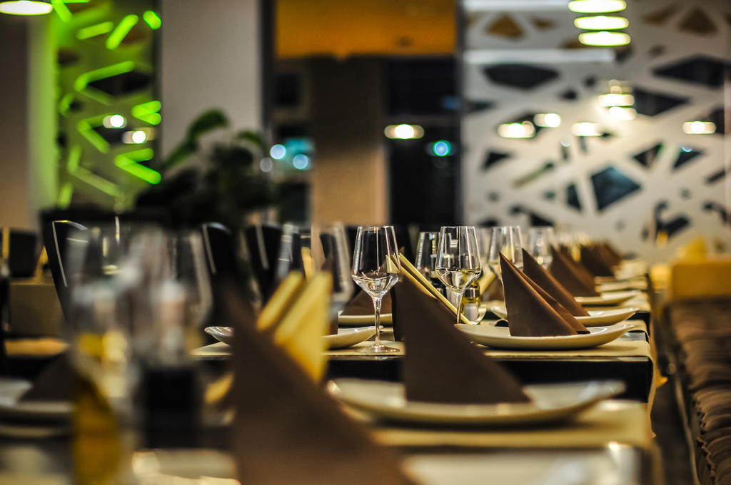 Hotel Aqua Târgu Jiu Buitenkant foto